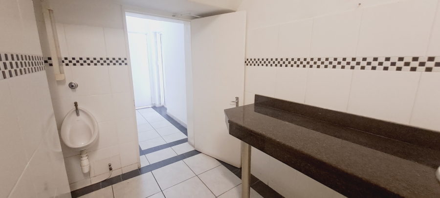 To Let commercial Property for Rent in Vredekloof Western Cape